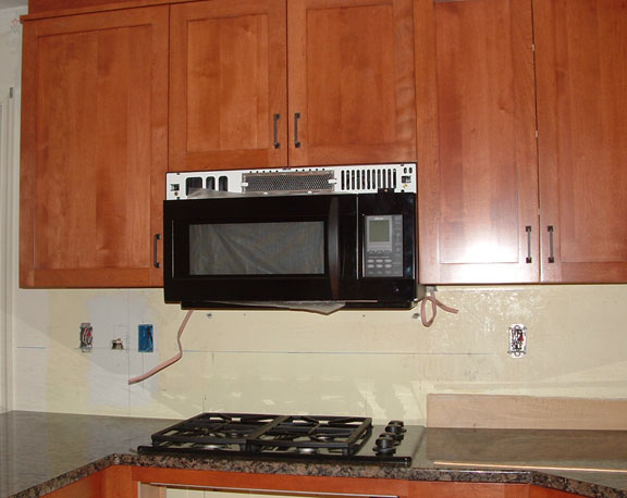 Otr Microwave Should It Be Level Initially No One Read The Installation Instructions Were That Top Of Mw Was To Be 34 36 Above Cooktop